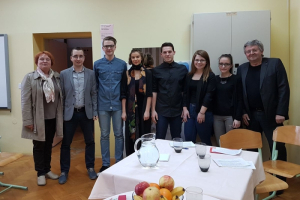 OKROGLA MIZA 'DRUŽBENA ANGAŽIRANOST NOVINARJA'