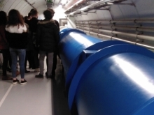 tunel pod zemljo, kjer delce pospesujejo