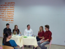 okrogla_miza_narat_nov_2015_002